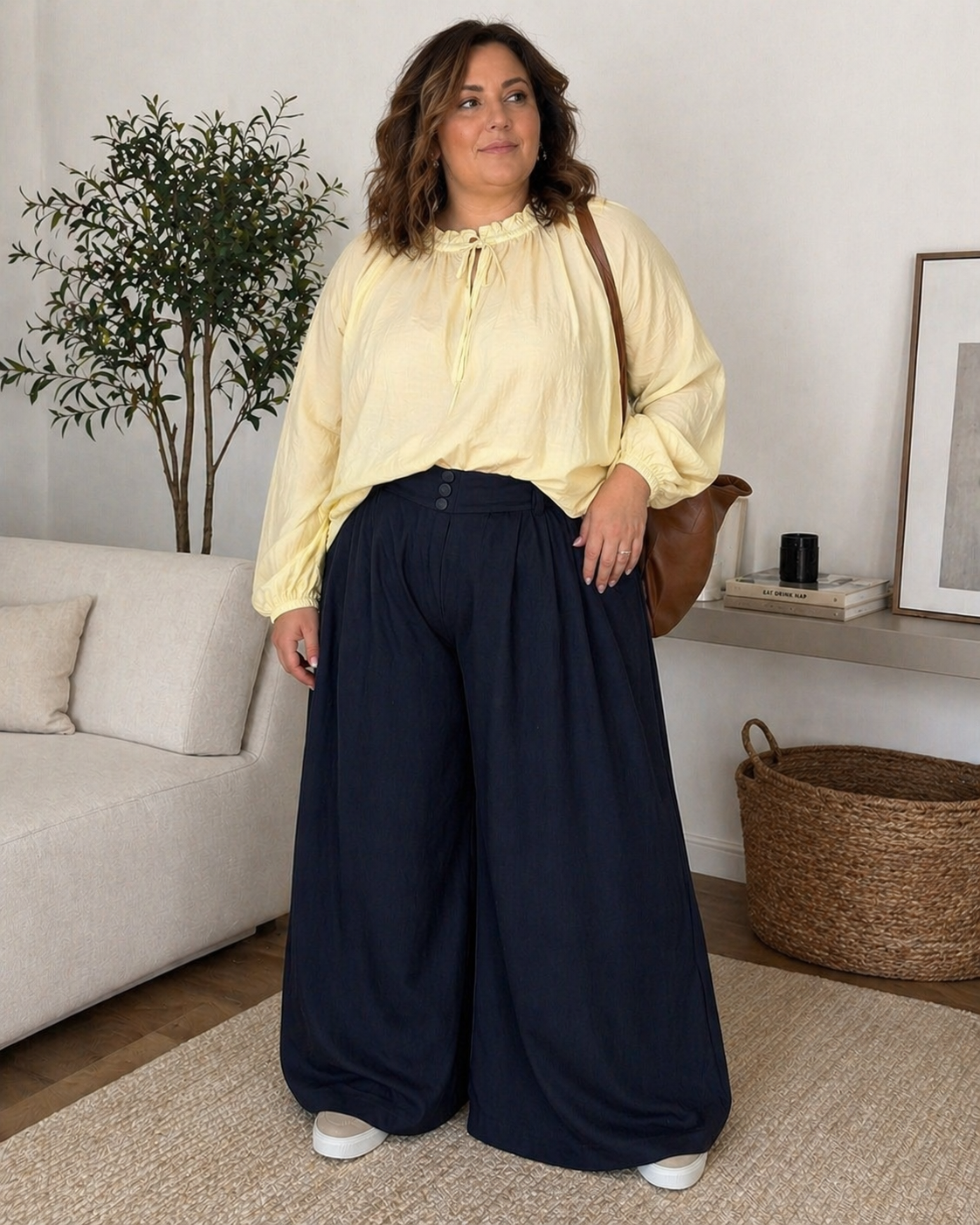 Blusa fluída com cordão amarelo manteiga