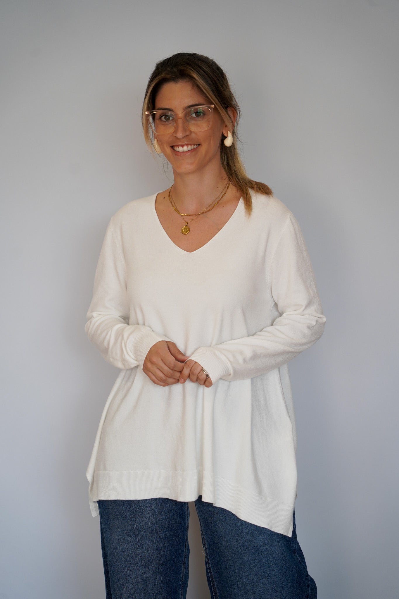 Camisola malha fina branca decote em bico