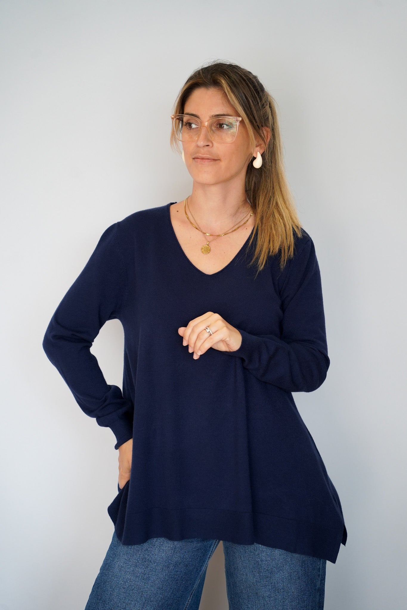 Camisola malha fina marinho decote em bico