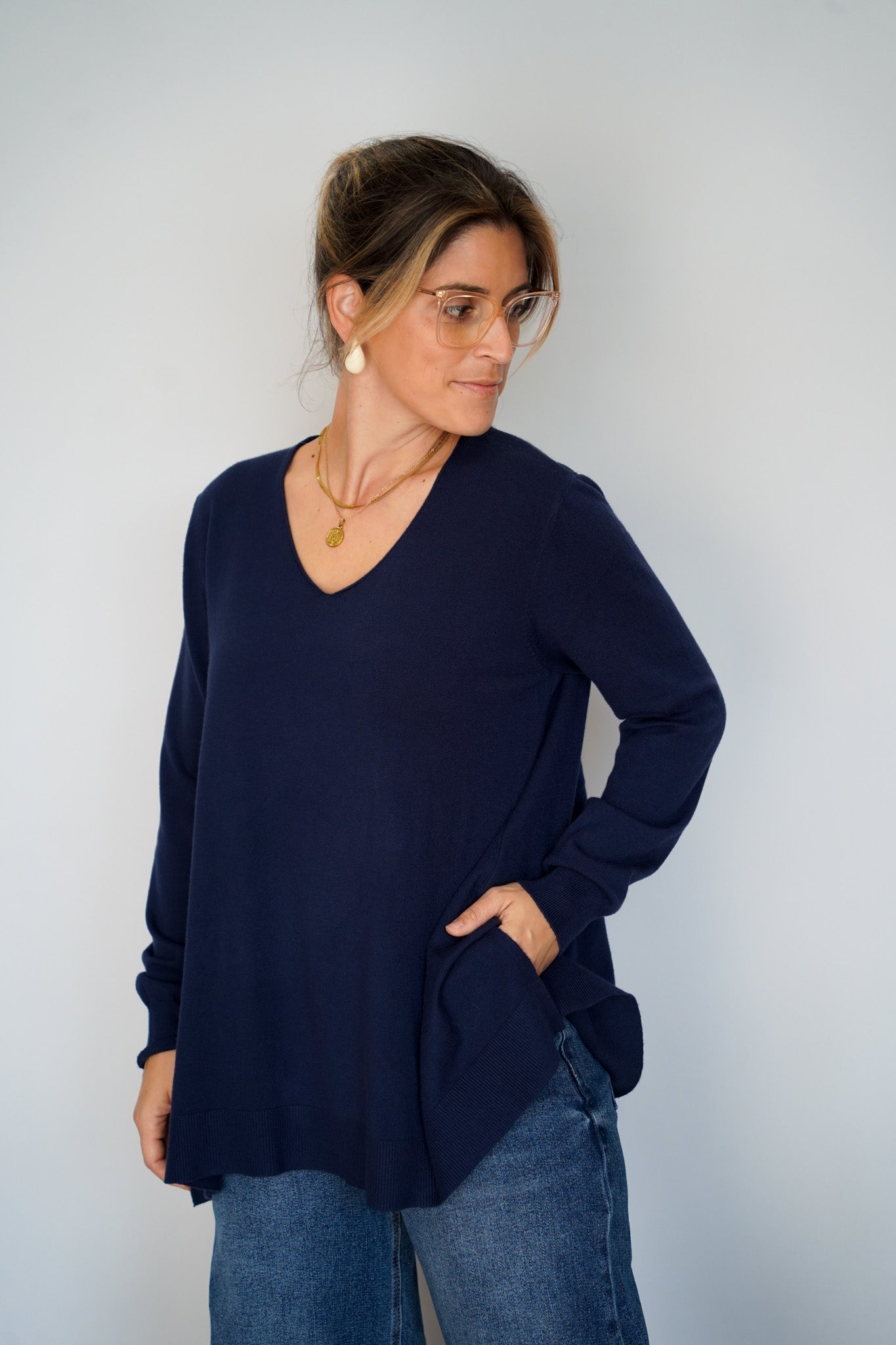 Camisola malha fina marinho decote em bico