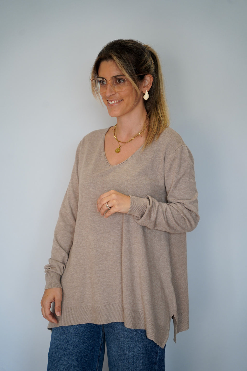 Camisola malha fina toupe decote em bico