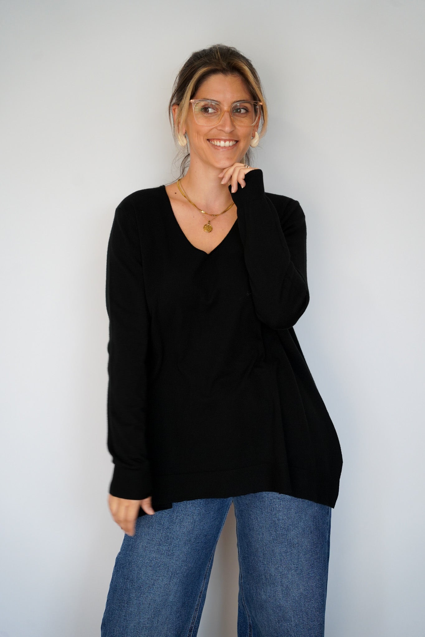 Camisola malha fina preta decote em bico