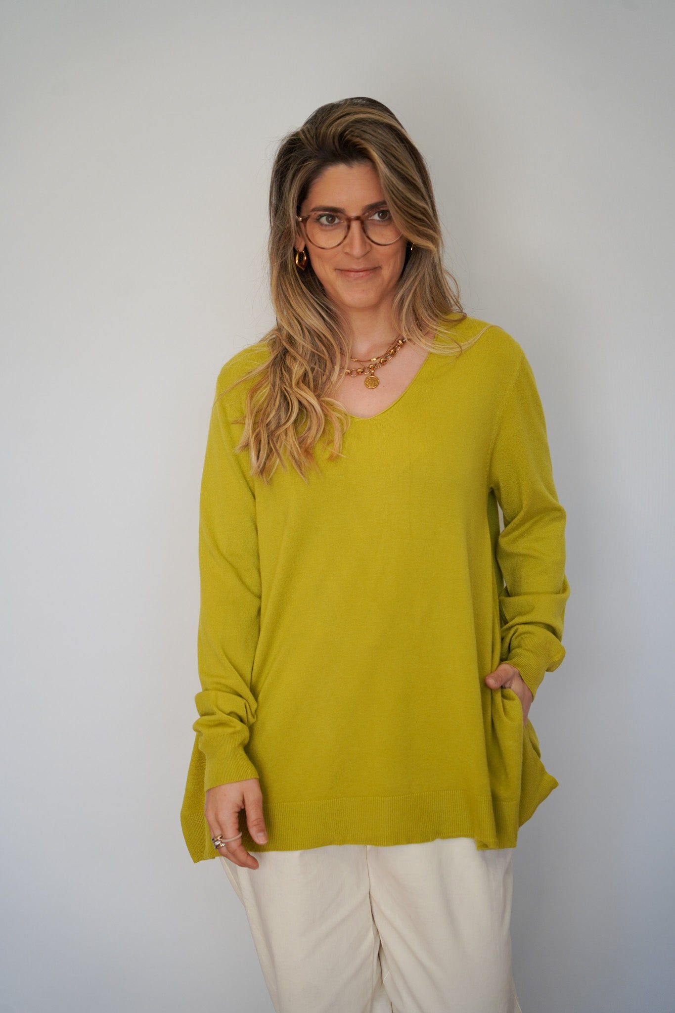Camisola malha fina verde lima decote em bico