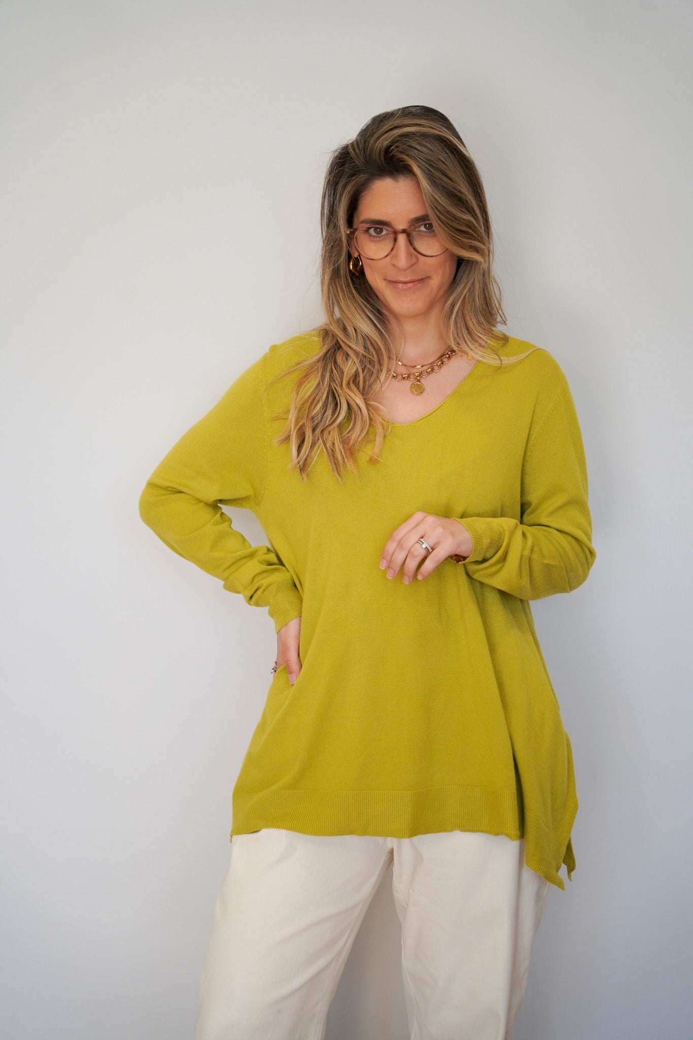 Camisola malha fina verde lima decote em bico
