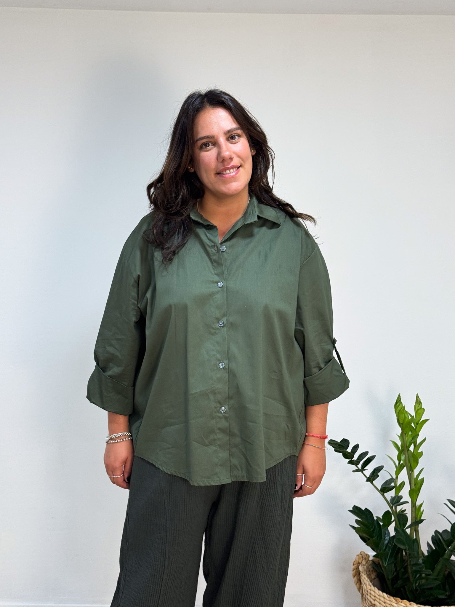 Camiseiro oversized com macho nas costas verde tropa