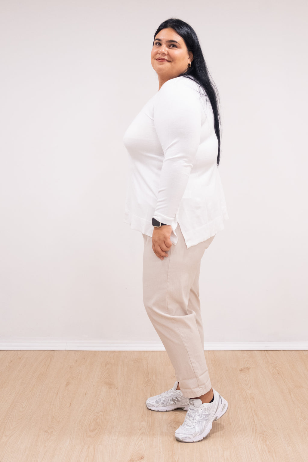 Camisola malha fina branca decote em bico