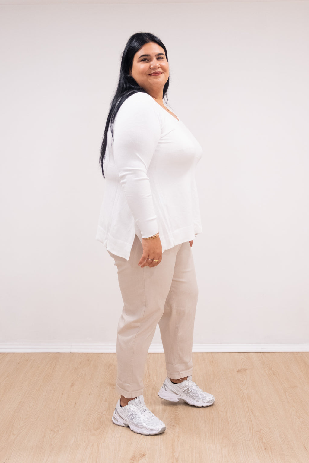 Camisola malha fina branca decote em bico