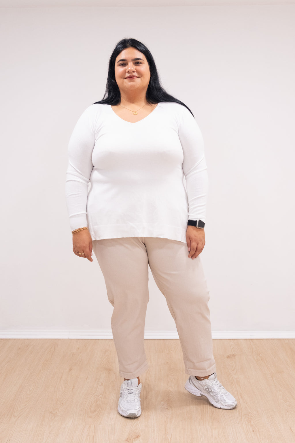 Camisola malha fina branca decote em bico