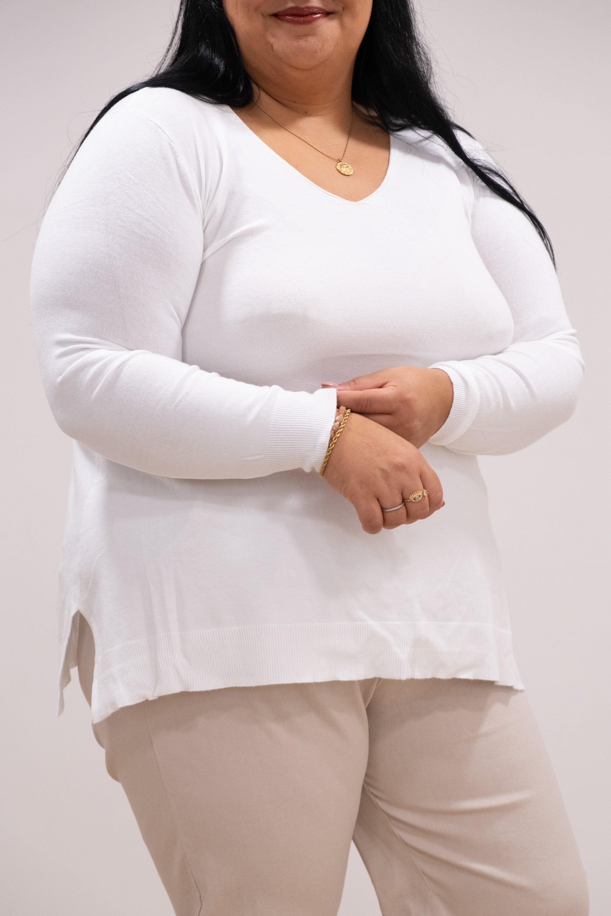 Camisola malha fina branca decote em bico