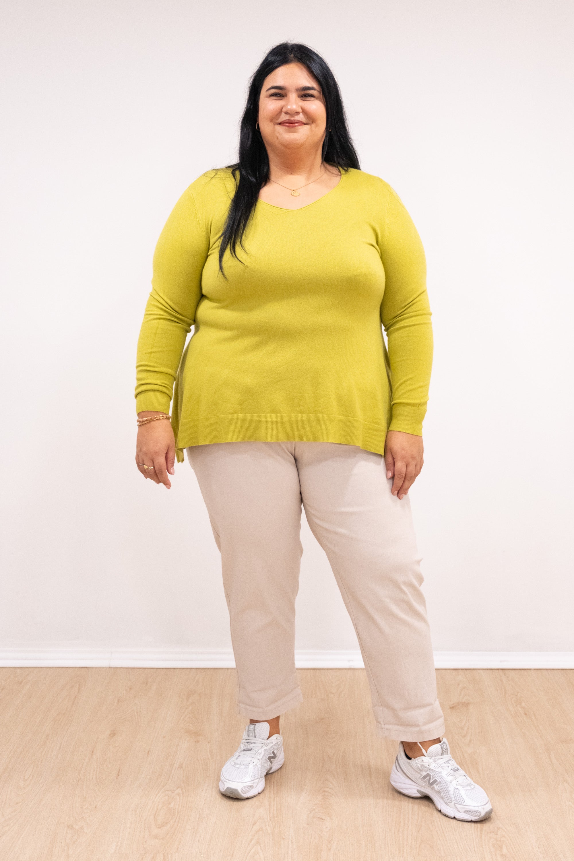 Camisola malha fina verde lima decote em bico