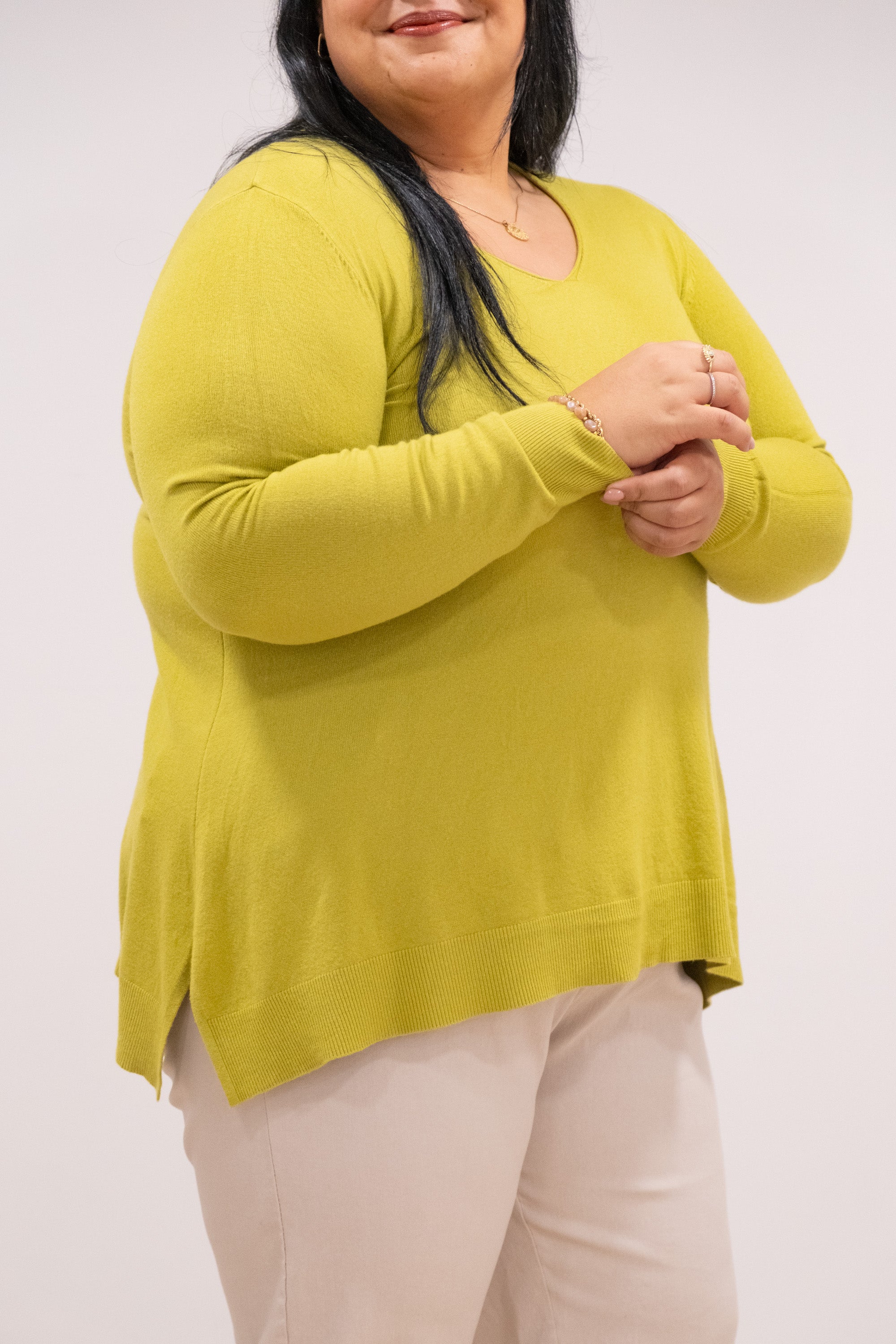 Camisola malha fina verde lima decote em bico