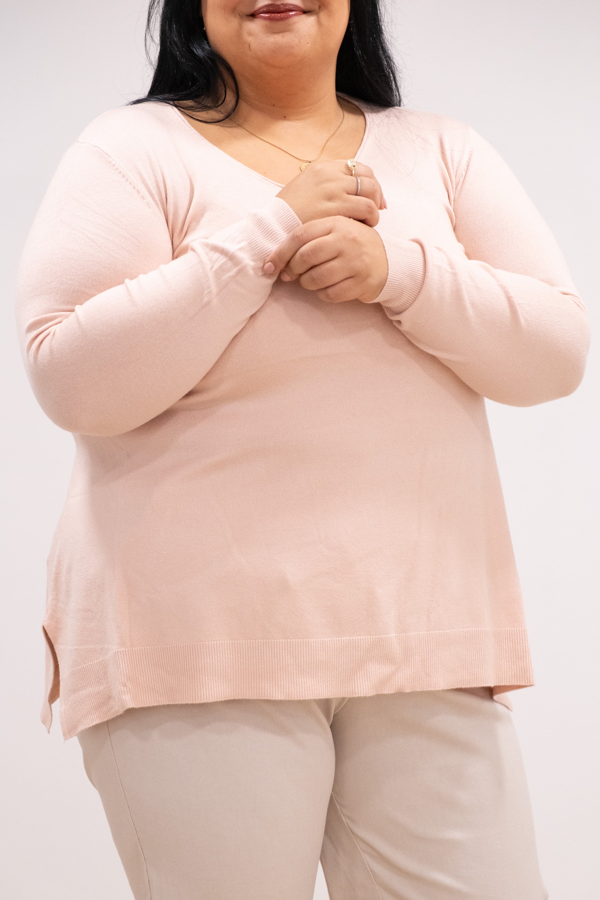 Camisola malha fina rosa bebé decote em bico