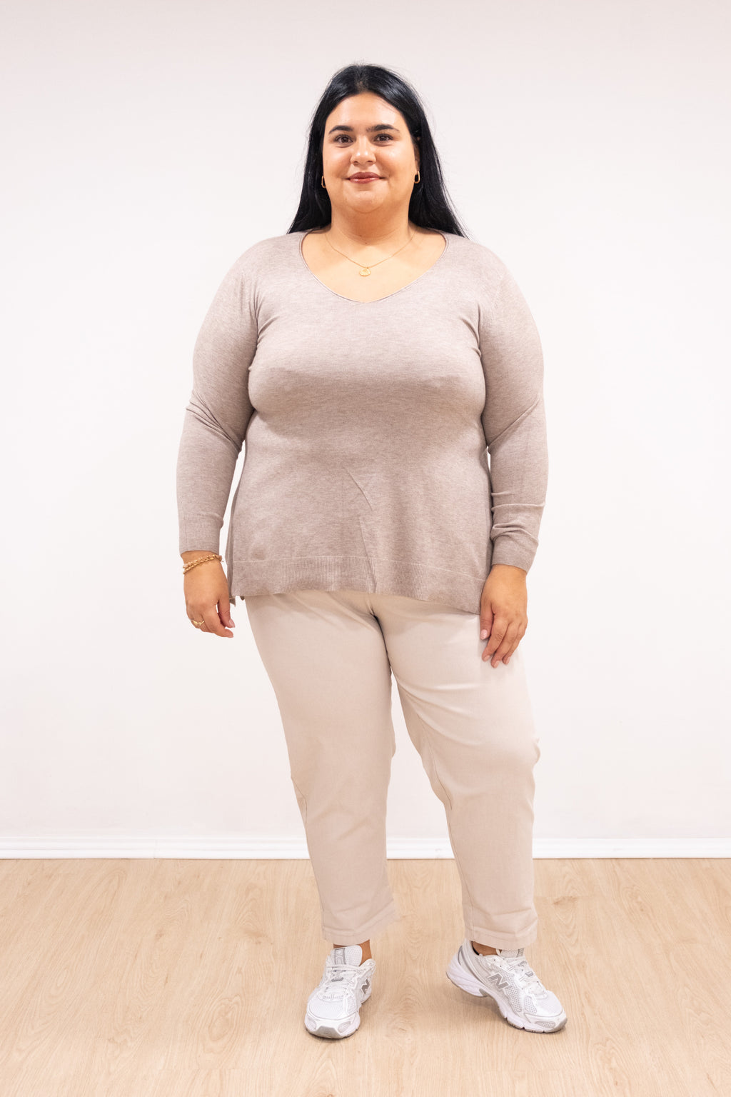 Camisola malha fina toupe decote em bico