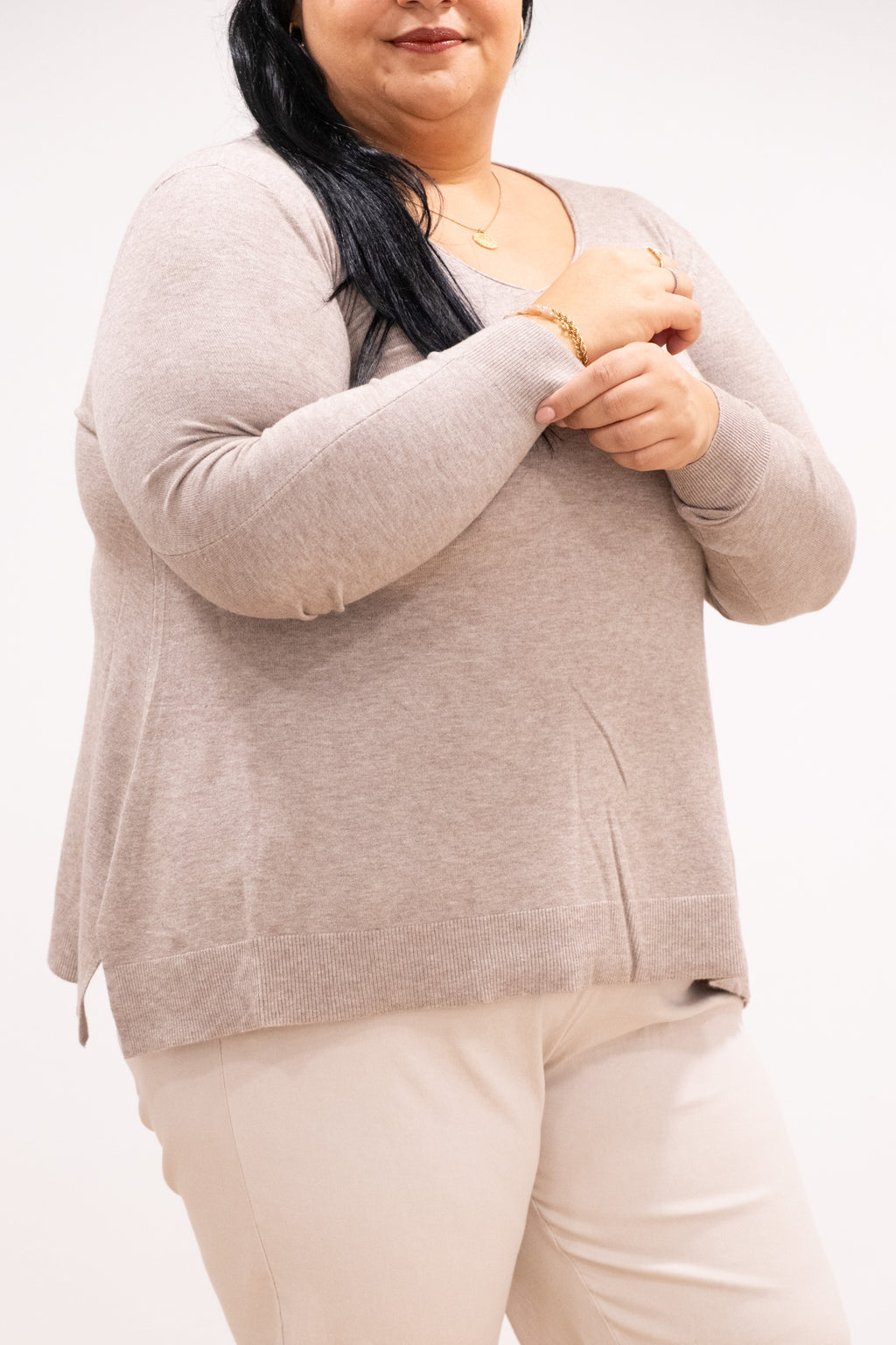 Camisola malha fina toupe decote em bico