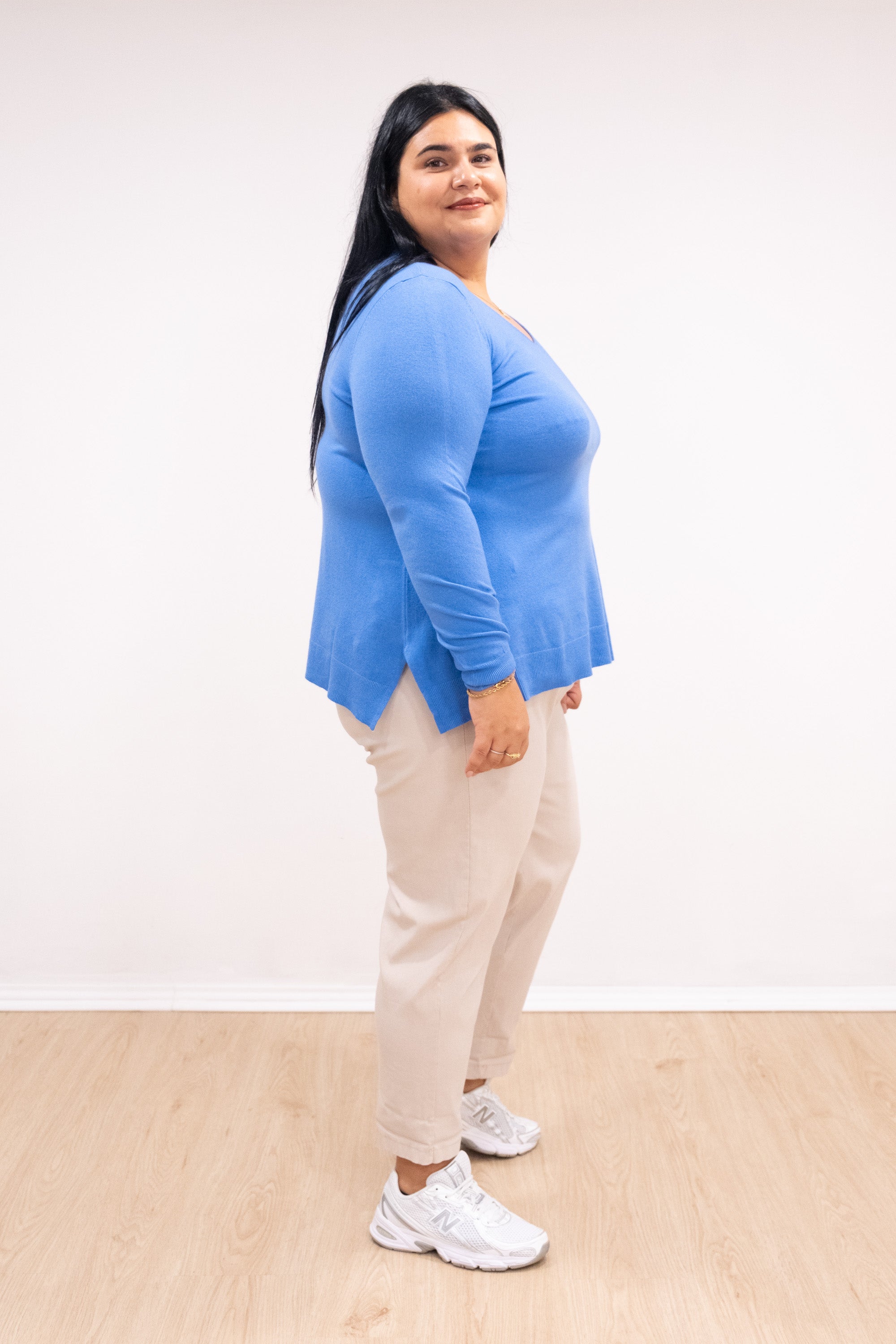 Camisola malha fina azul mar decote em bico