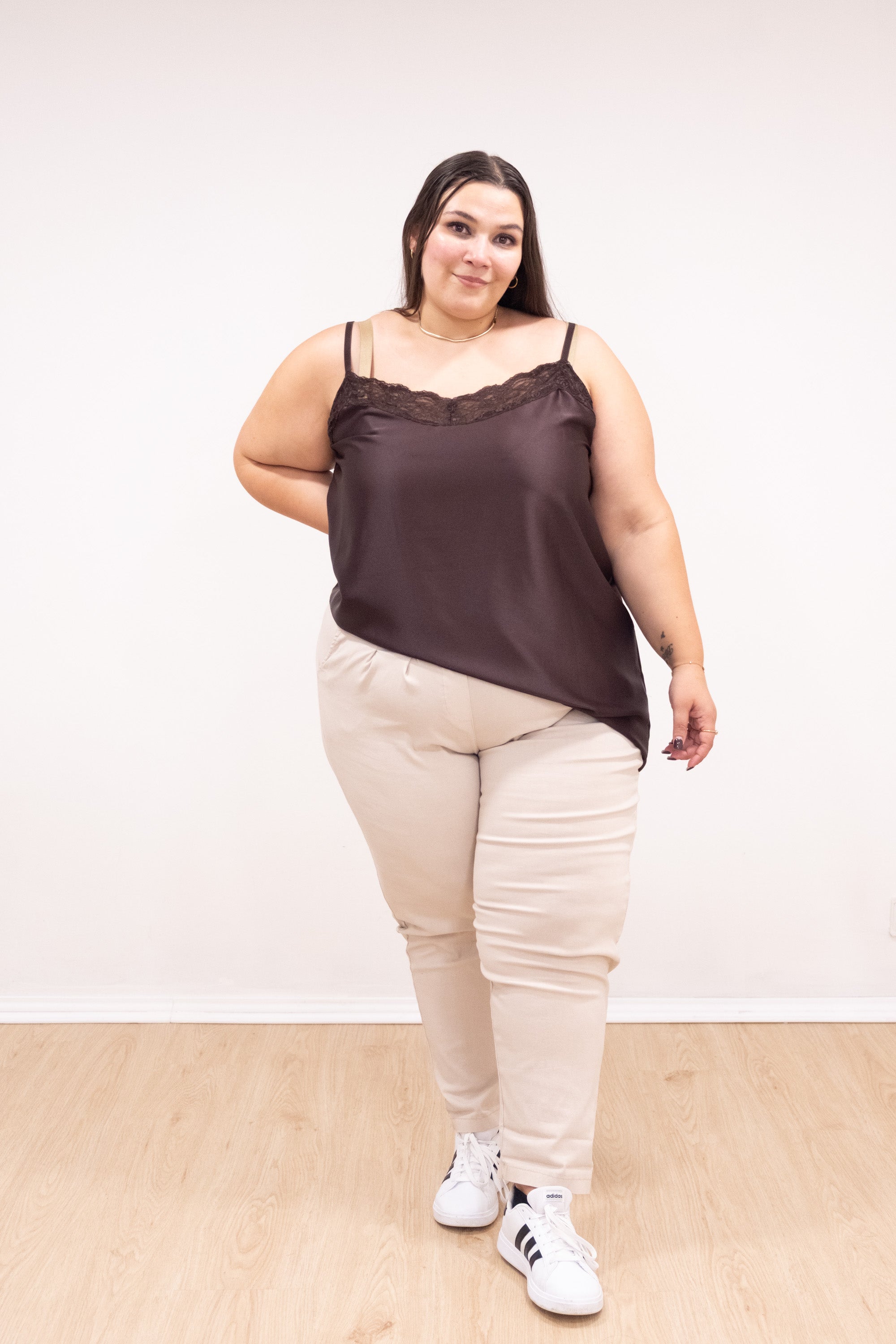 Top de alças de cetim com renda castanho