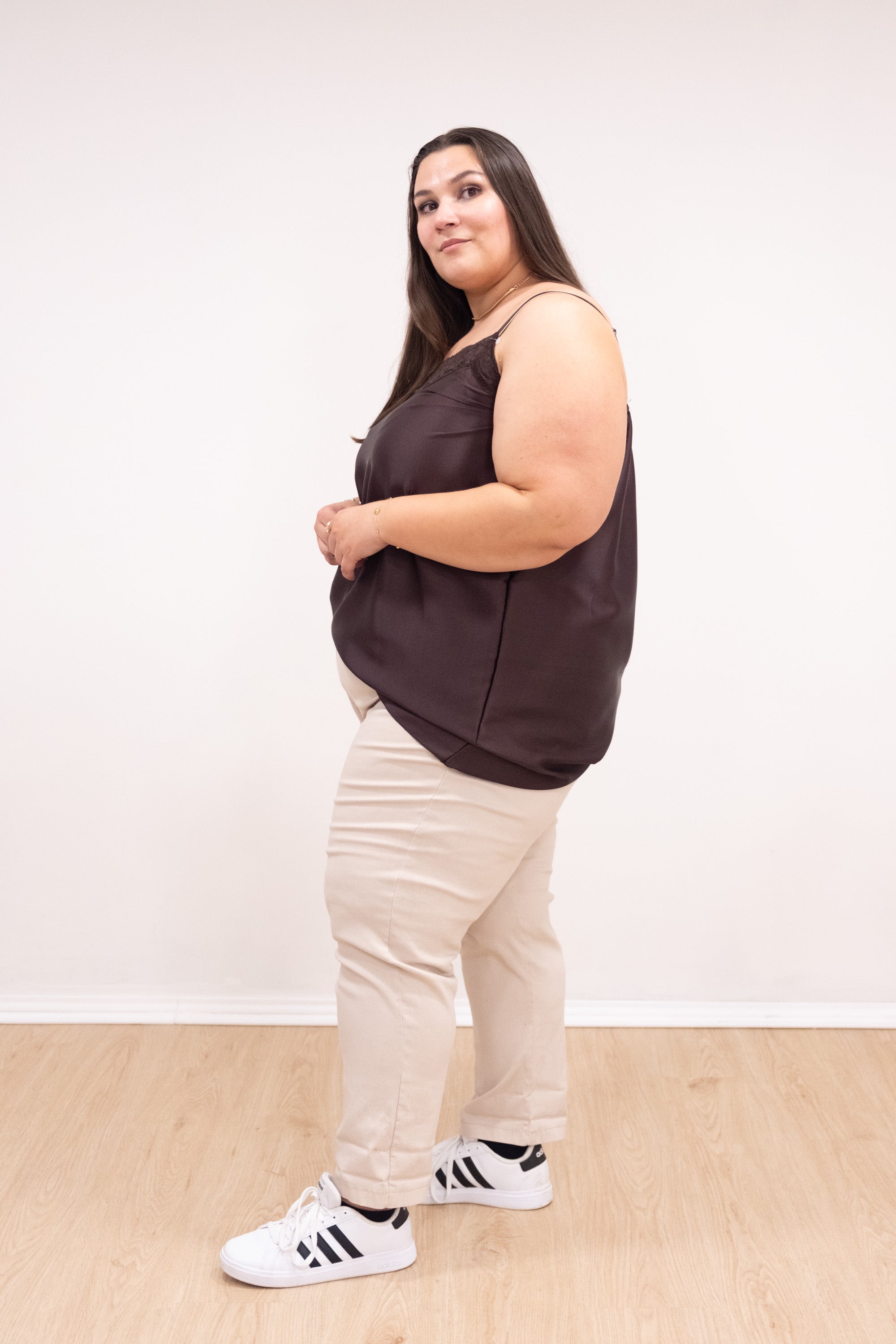 Top de alças de cetim com renda castanho