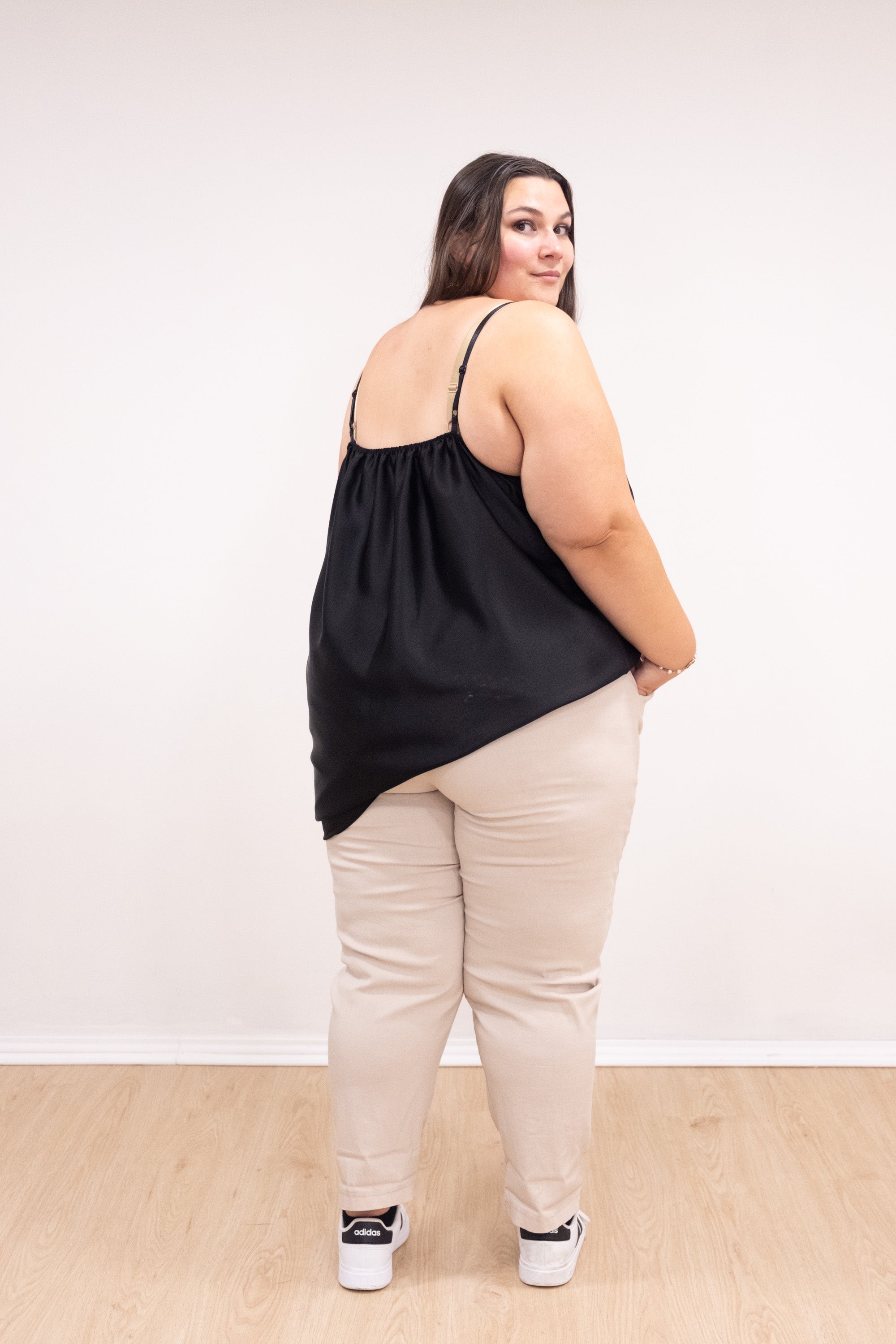 Top de alças de cetim com renda preto