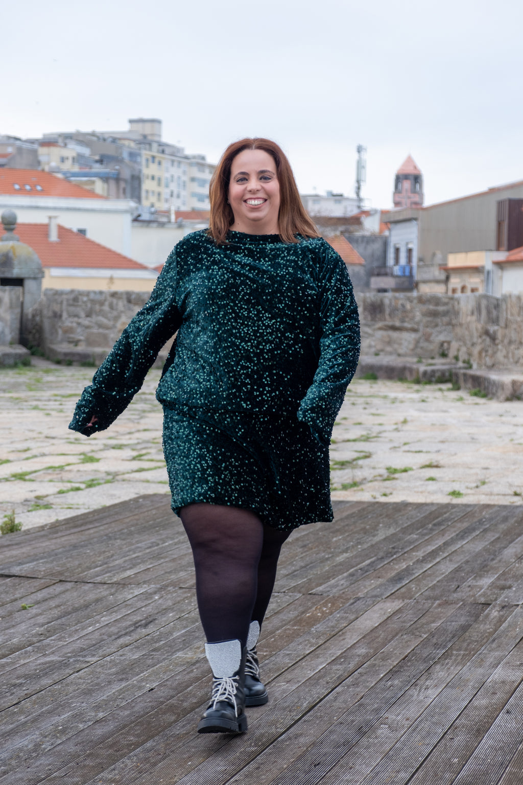 Vestido em lantejoulas e veludo verde