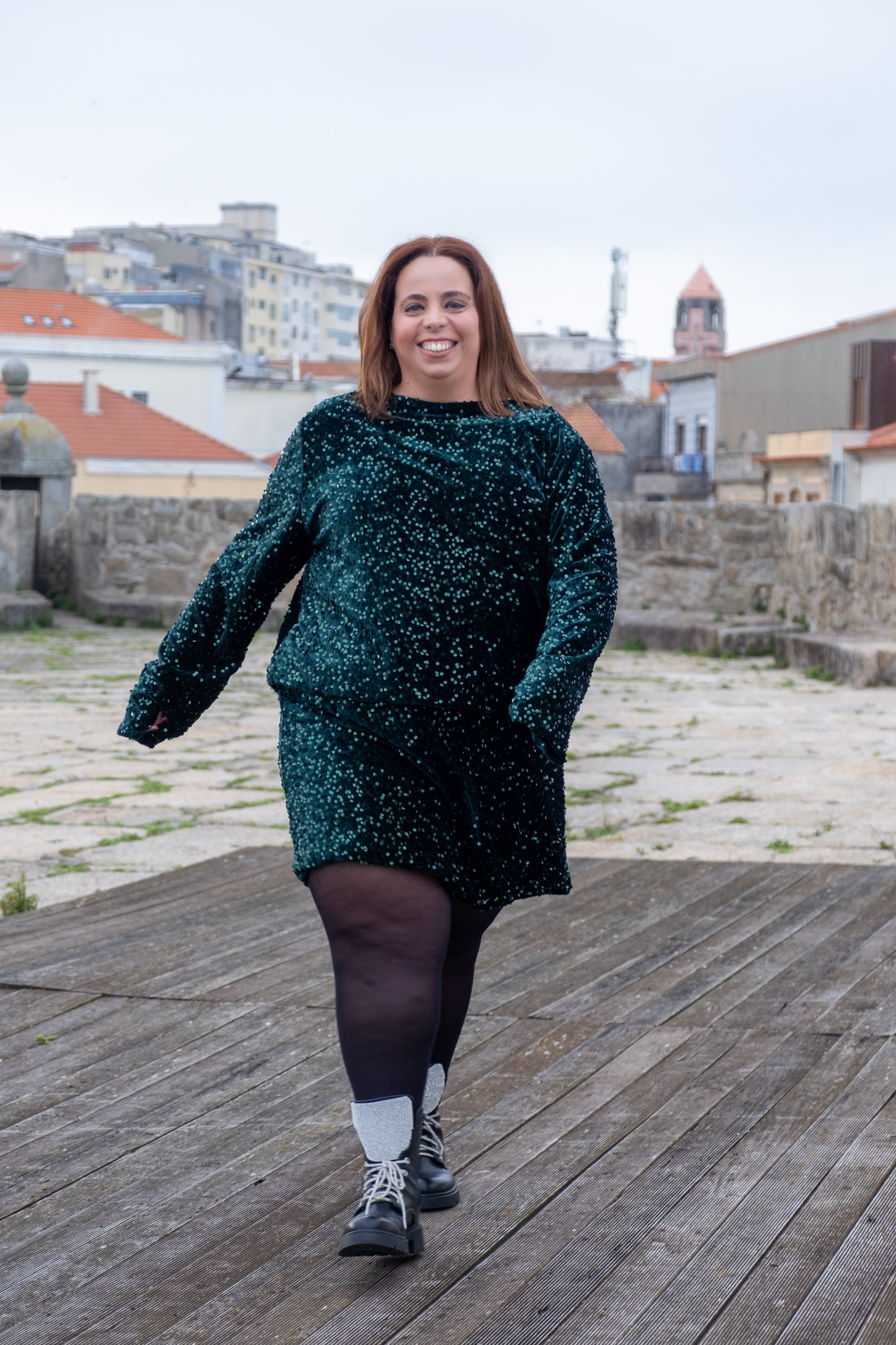 Vestido em lantejoulas e veludo verde